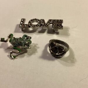 Various jewelry objects